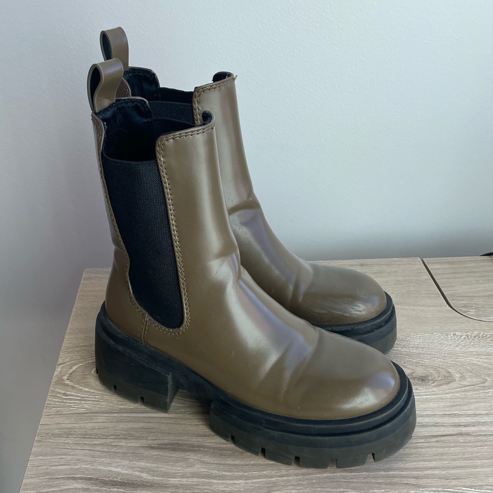 Chelsea Boot - Picture 4 of 8